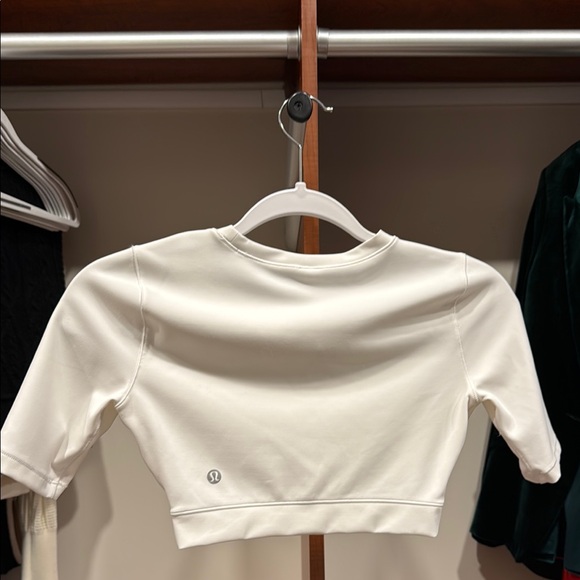EUC Lululemon Wunder Train Super cropped t shirt white Size 2 - Picture 2 of 4